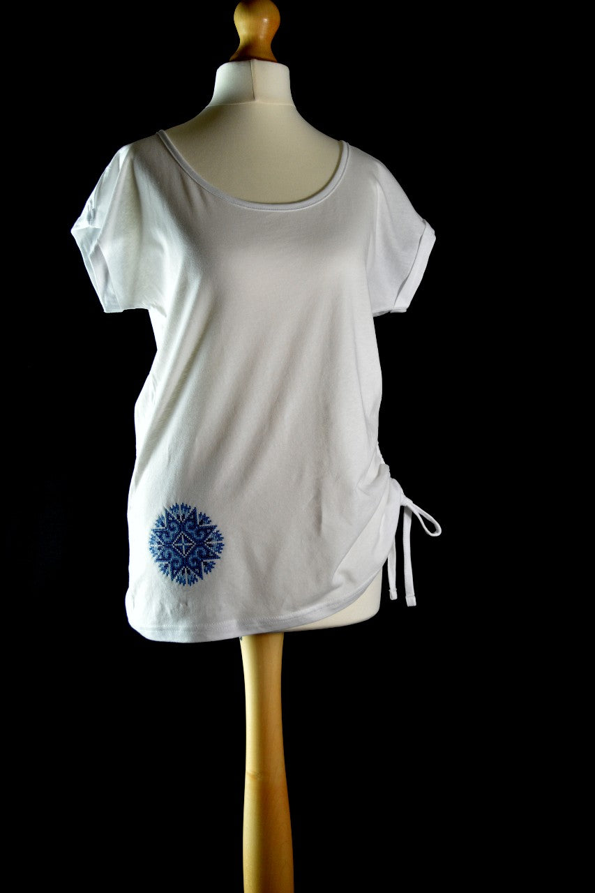 Tricouri albe Brodate din bumbac organic 100% / 100% organic cotton Embrodered T-shirts